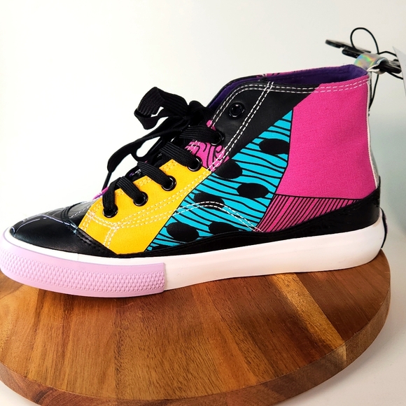 Tim Burton The Nightmare Before Christmas Size 6 1/2 Med Top Sneakers DISNEY NWT - Picture 5 of 17